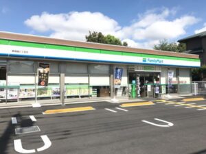 ファミリーマート蕨塚越三丁目店まで94m