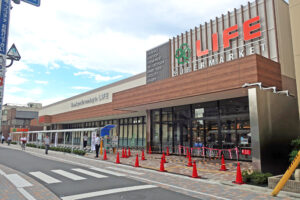 ライフ蕨駅前店まで476m