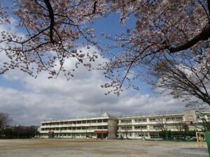 蕨市立東小学校まで169m